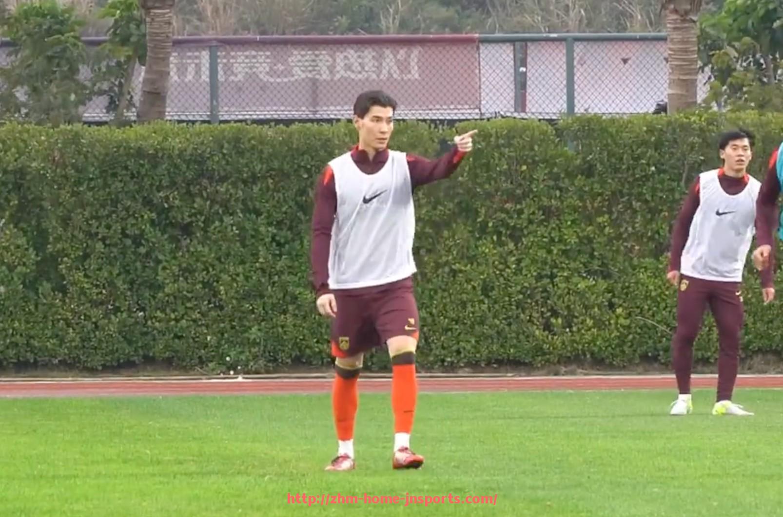 江南综合体育-世俱杯中场球员传球成功率排行榜发布：谁是真正的控场大师？